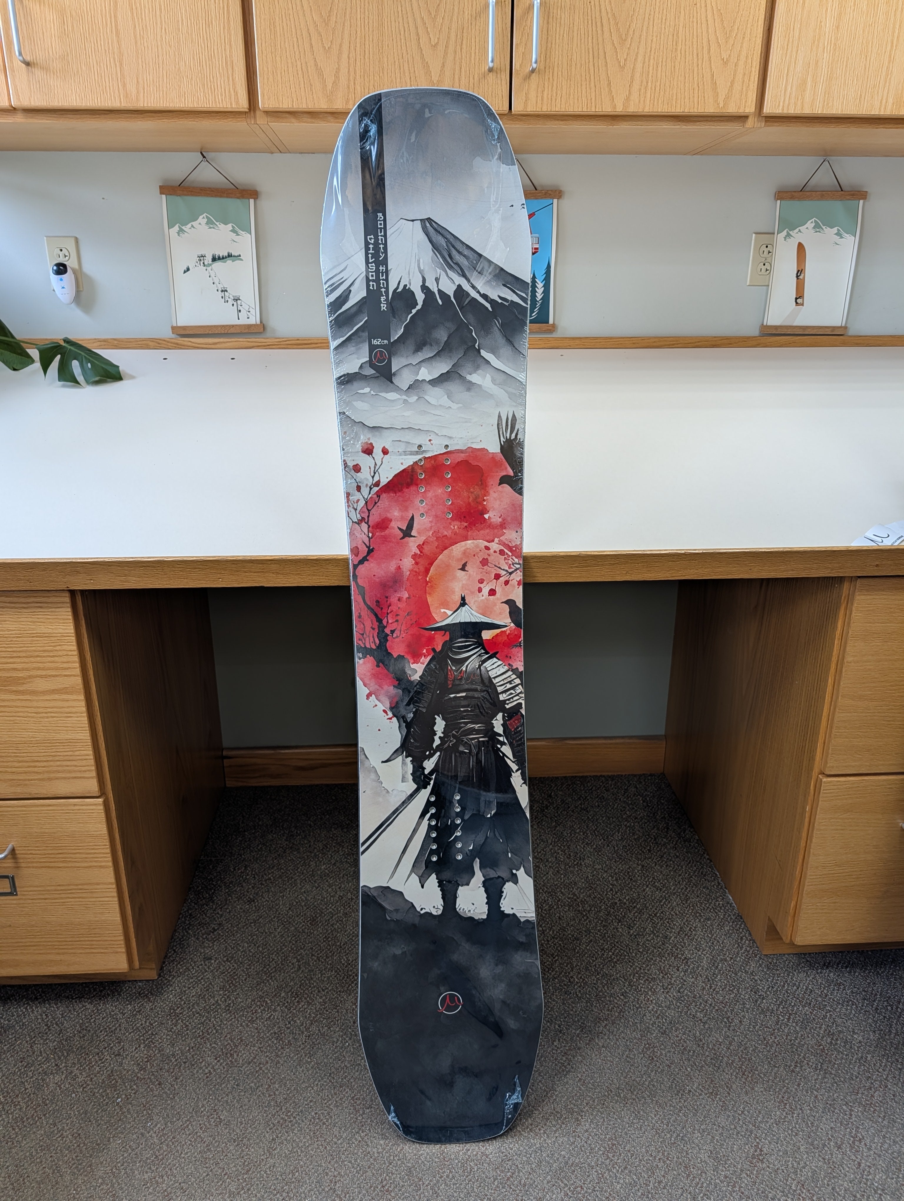 Closeout - GILSON Bounty Hunter Ronin 162 Flat Snowboard (NEW)