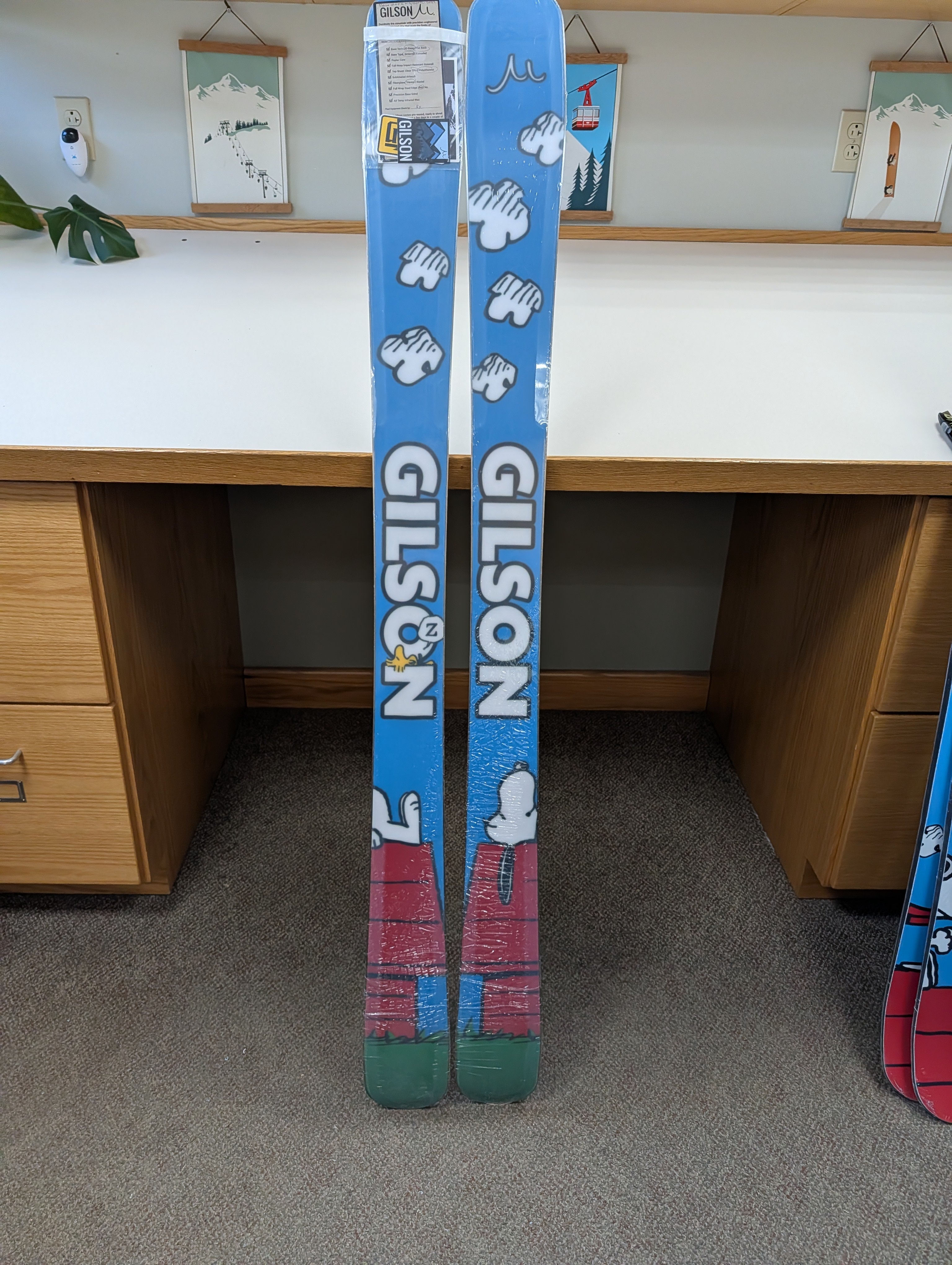 GILSON Closeout #3291 – Snoopy Skis 163cm