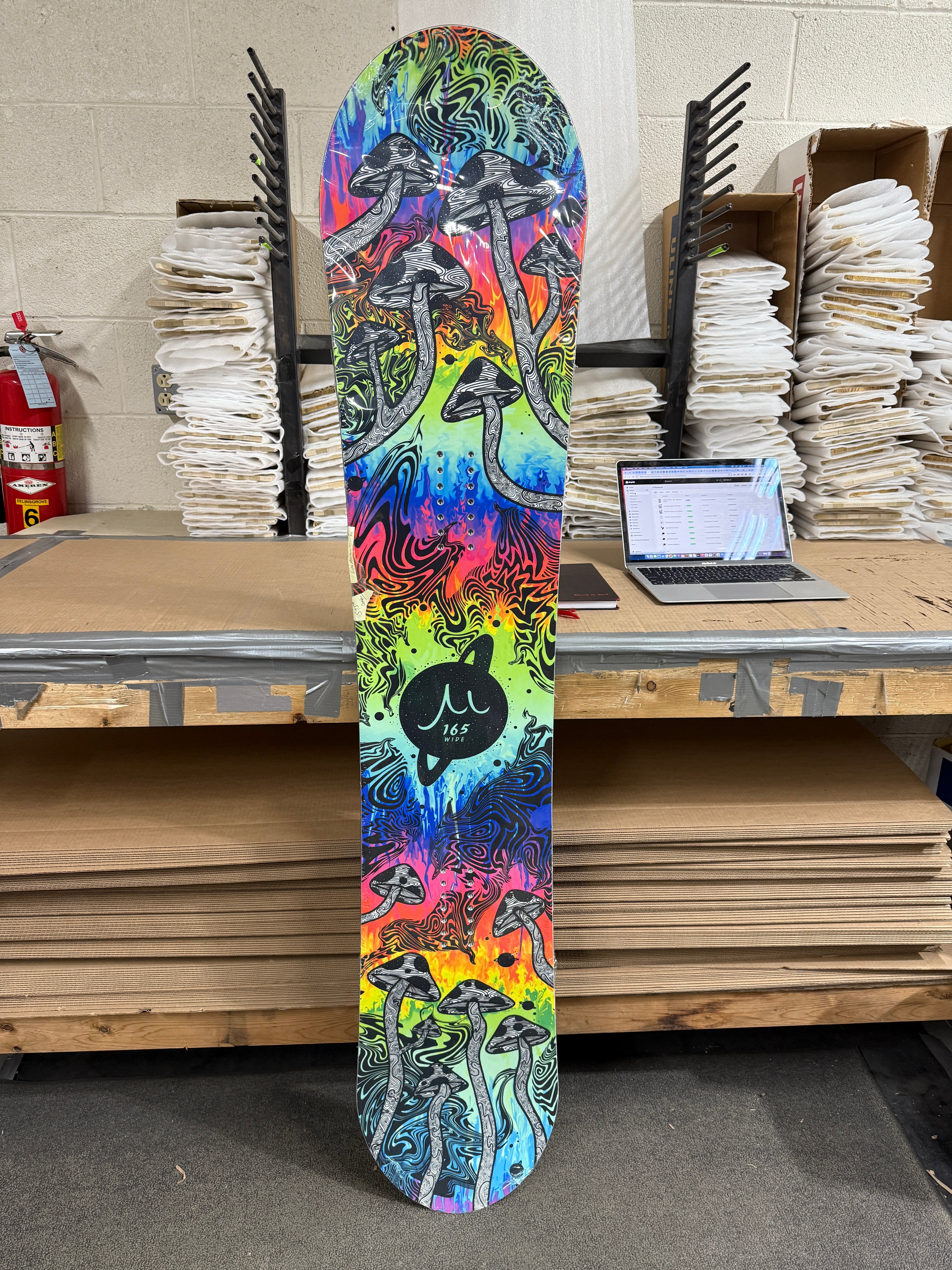 165cm WIDE - Trippy CLOSEOUT Snowboard 24082434