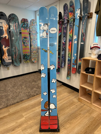 Closeout - Snoopy 183cm (Graphic off center) #3581