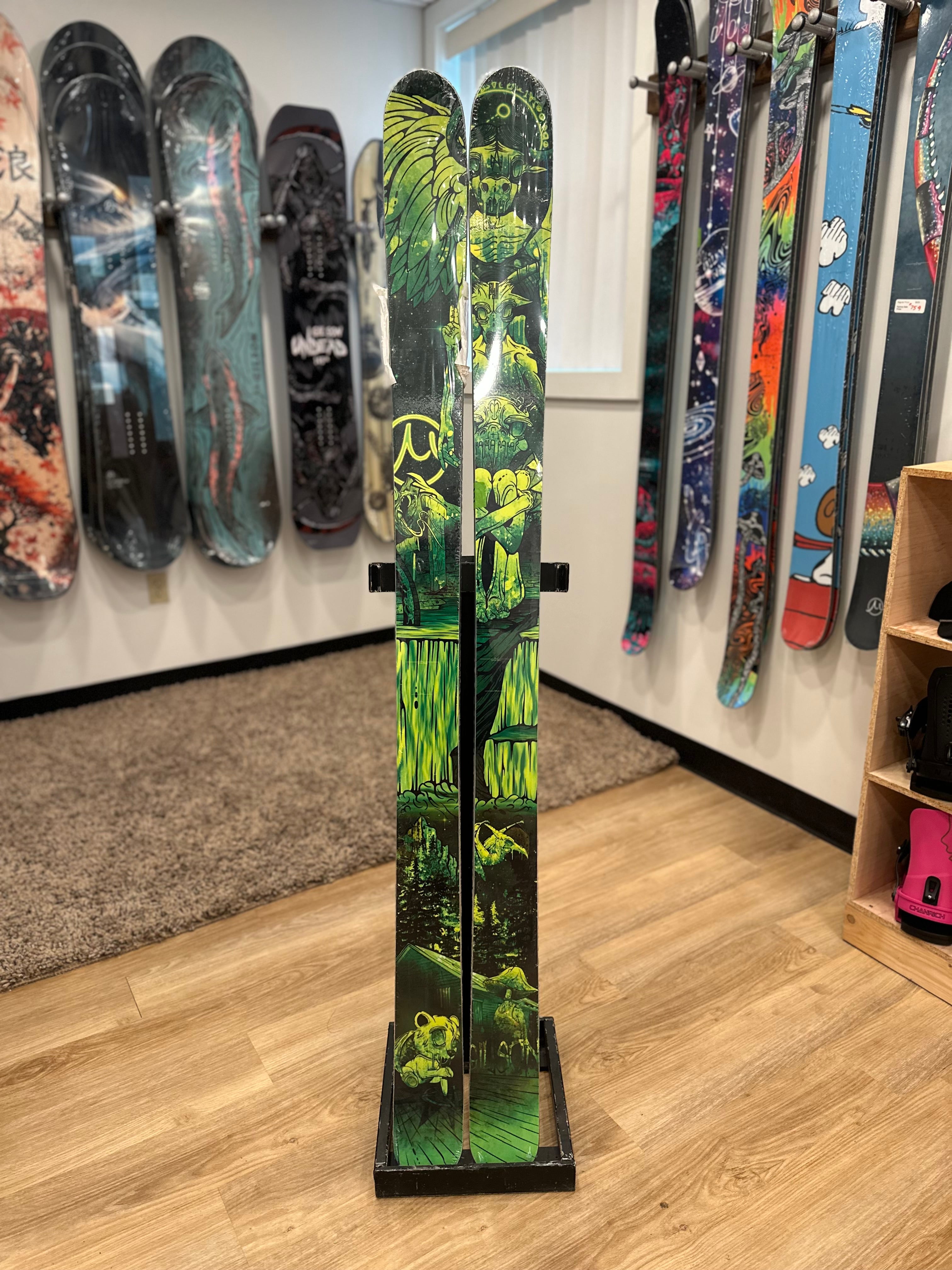 Closeout - Mourn Tree 161cm (New) #7604