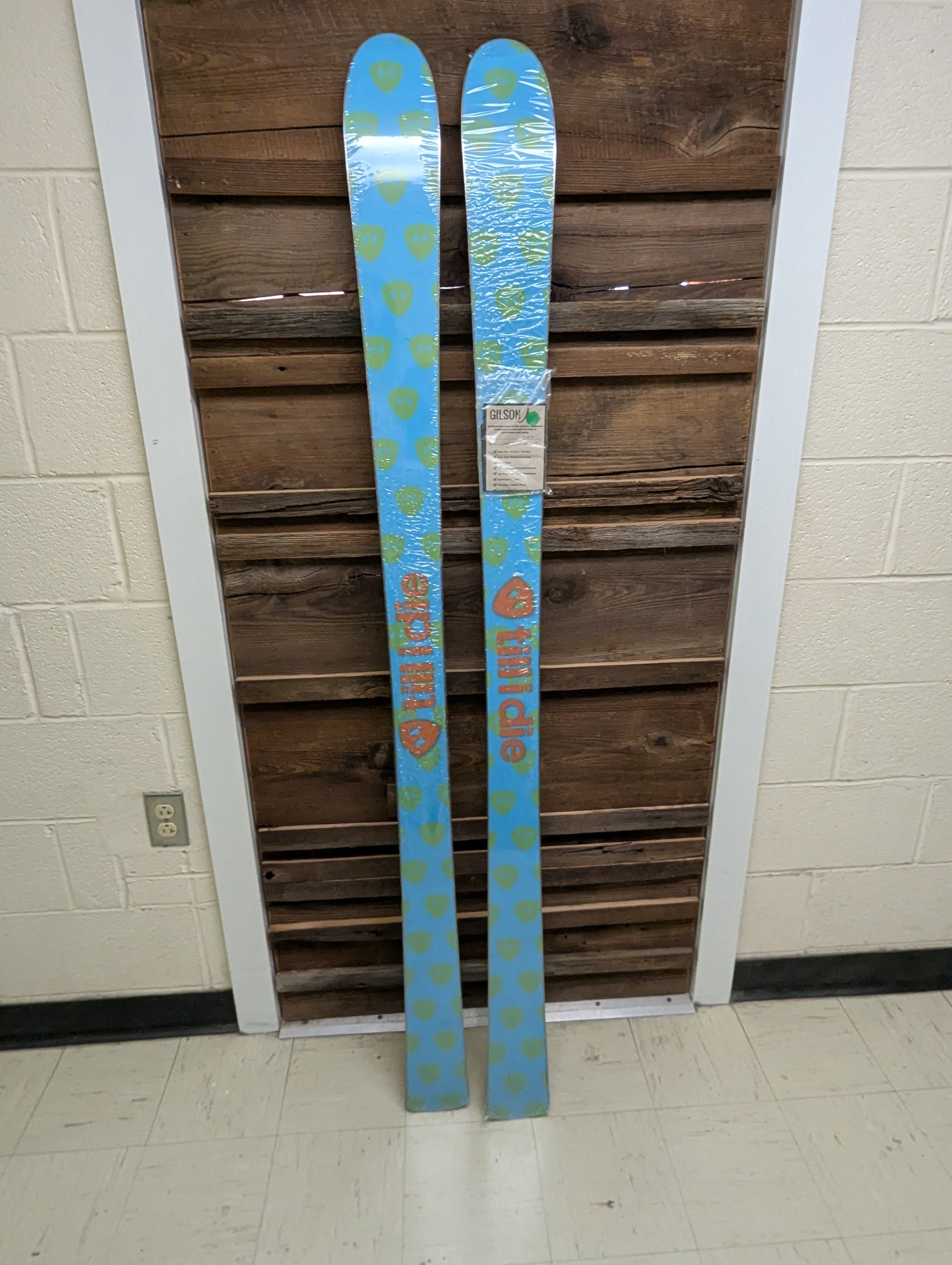 Custom 171 Skis