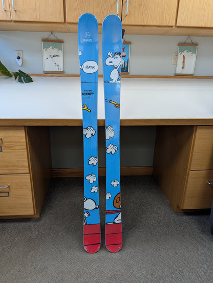 GILSON Closeout #9846 – Snoopy Skis 163cm