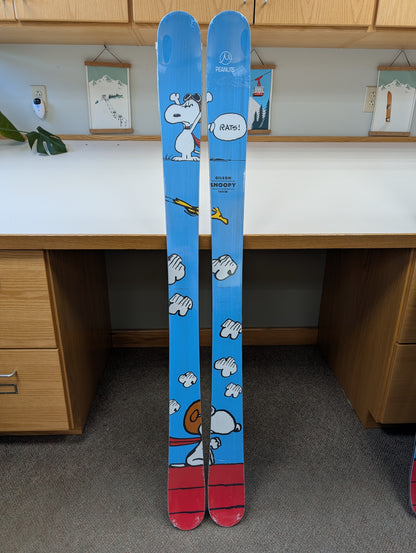 GILSON Closeout #3291 – Snoopy Skis 163cm